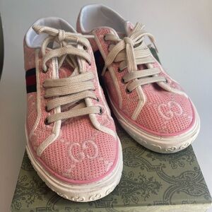 Gucci Pink color shoes good condition size:40